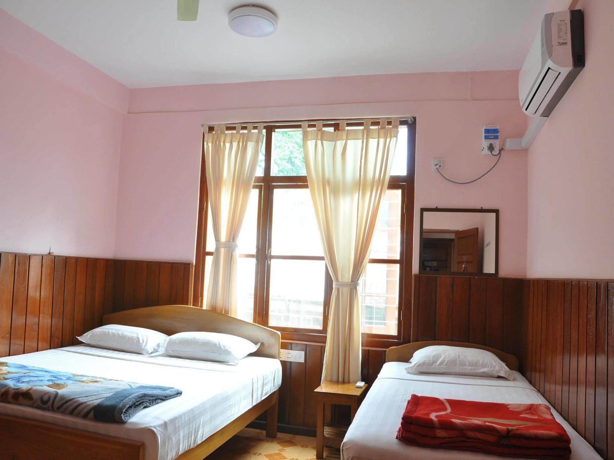 Saw Nyein San Guest House Nyaung-U Екстер'єр фото